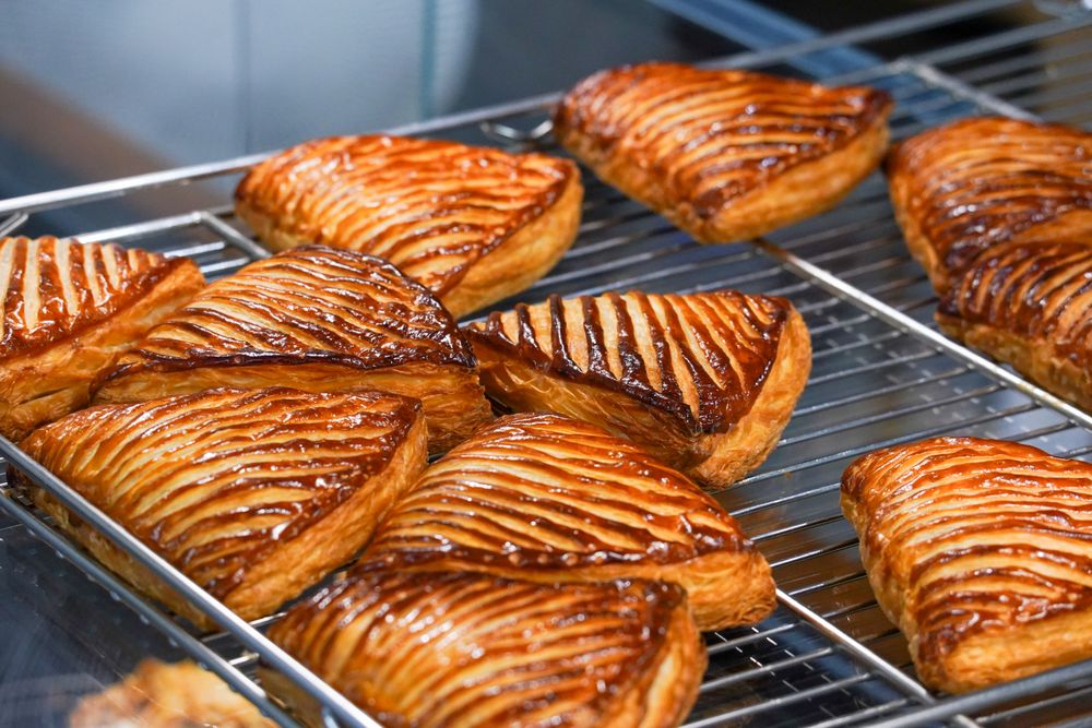 Chausson aux pommes — Maison Marame, boulangerie pâtisserie aux Almadies, Dakar